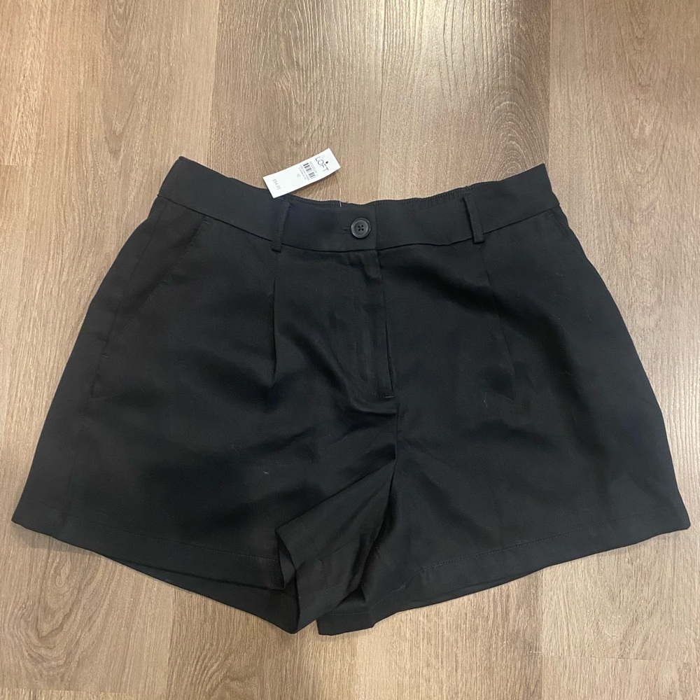 NWT Loft Black Pleated Dress Shorts Size 10